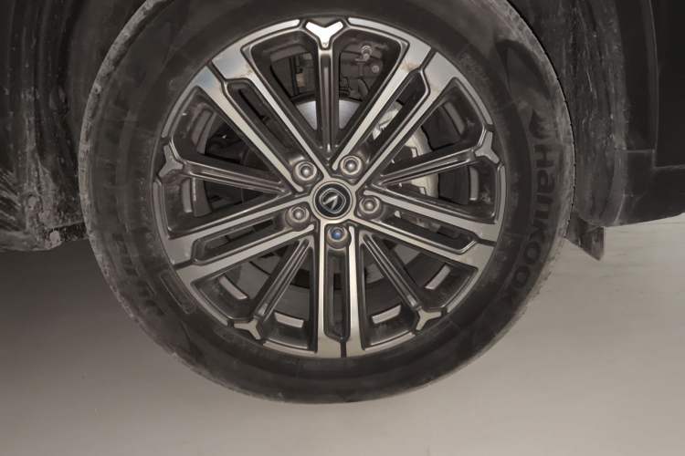 Used CHANGAN CS75 PLUS 2021 1.5T Automatic Prestige Model Right Front Wheel Hub
