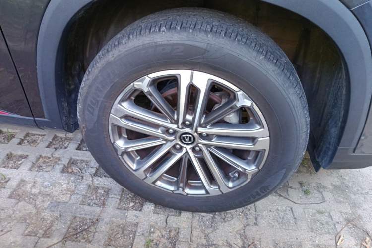 Used CHANGAN CS75 PLUS 2021 1.5T Automatic Luxury Version Right Front Wheel Hub