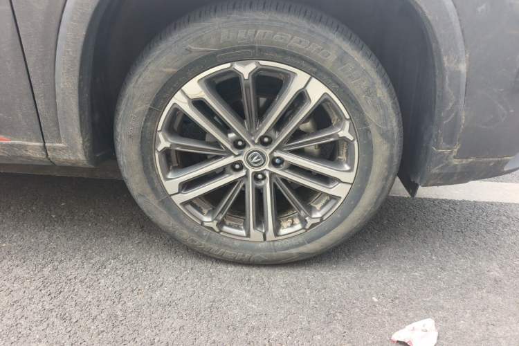 Used CHANGAN CS75 PLUS 2021 1.5T Automatic Prestige Model Right Front Wheel Hub