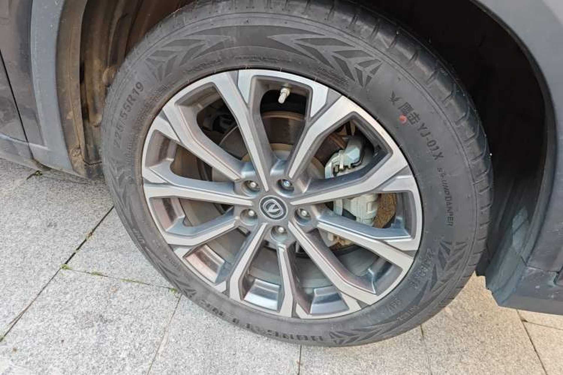 Used CHANGAN CS75 PLUS 2021 2.0T Automatic Flagship Edition Right Front Wheel Hub
