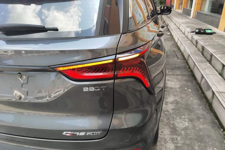 Used CHANGAN CS75 PLUS 2021 1.5T Automatic Luxury Version Right Rear Taillight