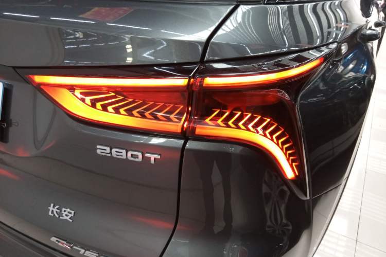 Used CHANGAN CS75 PLUS 2021 1.5T Automatic Luxury Version Right Rear Taillight