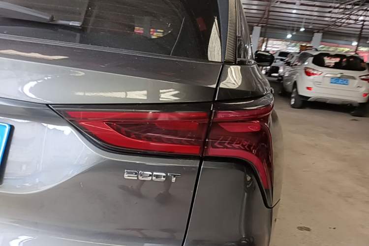 Used CHANGAN CS75 PLUS 2021 1.5T Automatic Luxury Version Right Rear Taillight