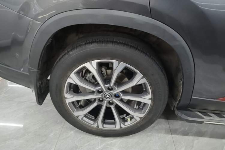 Used CHANGAN CS75 PLUS 2021 2.0T Automatic Flagship Edition Right Rear Wheel Hub