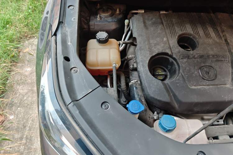 Used CHANGAN CS75 PLUS 2021 1.5T Automatic Luxury Version Engine Bay Right
