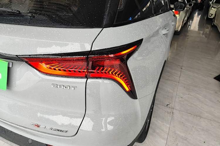 Used CHANGAN CS75 PLUS 2021 1.5T Automatic Luxury Version Right Rear Taillight
