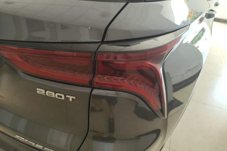 Used CHANGAN CS75 PLUS 2021 1.5T Automatic Luxury Version Right Rear Taillight