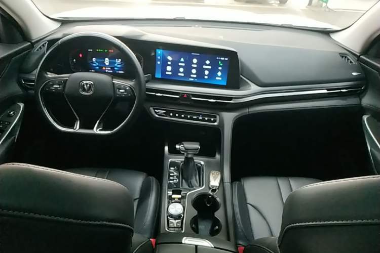 Used CHANGAN CS75 PLUS 2021 1.5T Automatic Luxury Version Center Console