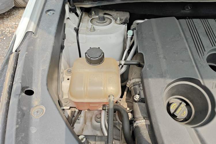 Used CHANGAN CS75 PLUS 2021 1.5T Automatic Prestige Model Engine Bay Right