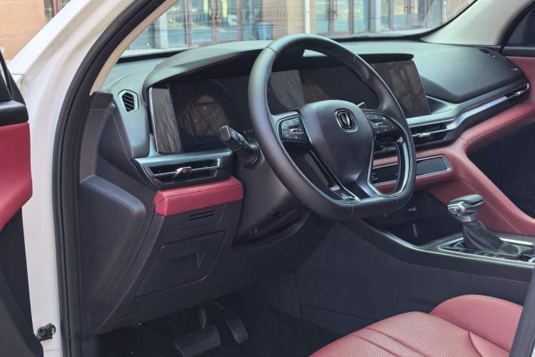Used CHANGAN CS75 PLUS 2021 1.5T Automatic Luxury Version Interior 2