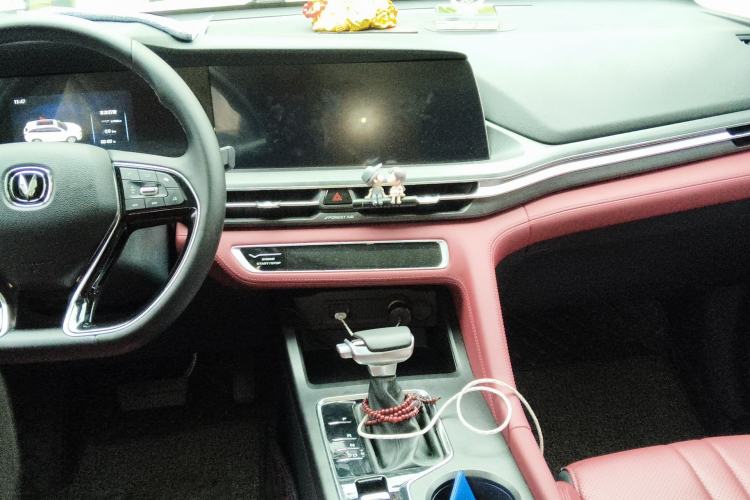 Used CHANGAN CS75 PLUS 2021 1.5T Automatic Luxury Version Interior 2