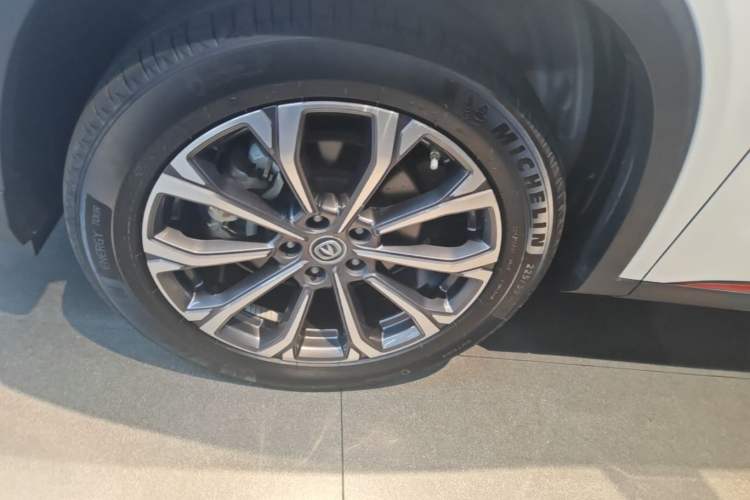 Used CHANGAN CS75 PLUS 2021 2.0T Automatic Pilot Version Left Front Wheel Hub