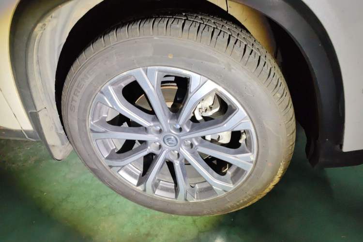 Used CHANGAN CS75 PLUS 2021 2.0T Automatic Flagship Edition Right Front Wheel Hub