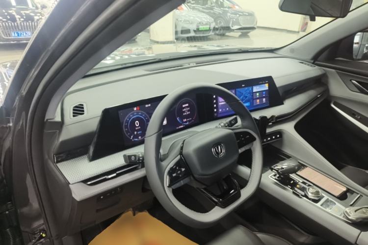 Used CHANGAN CS75 PLUS 2022 2nd Generation 1.5T Automatic Luxury Edition Center Console