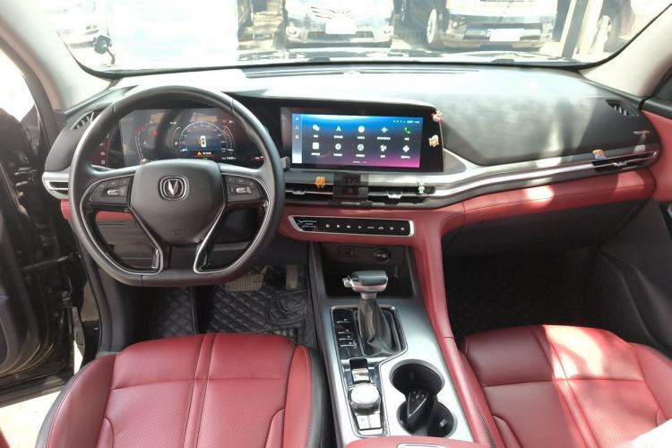 Used CHANGAN CS75 PLUS 2022 Classic Edition 1.5T Automatic Pioneer Model Center Console
