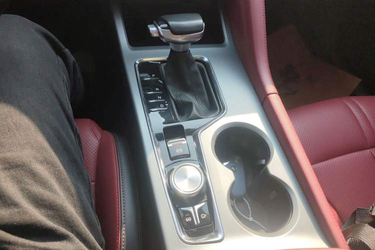Used CHANGAN CS75 PLUS 2022 Classic Edition 1.5T Automatic Pioneer Model Gear Lever
