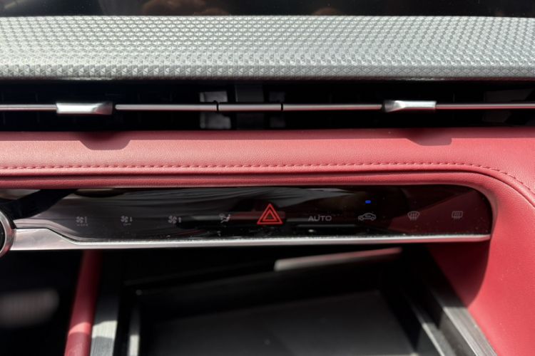Used CHANGAN CS75 PLUS 2022 Second-Generation 2.0T Automatic Prestige Model Audio And AC Panel