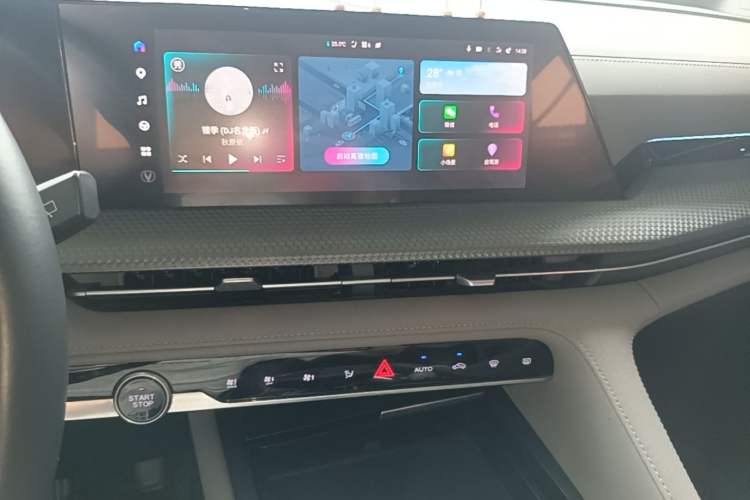 Used CHANGAN CS75 PLUS 2022 Second-Generation 2.0T Automatic Prestige Model Audio And AC Panel