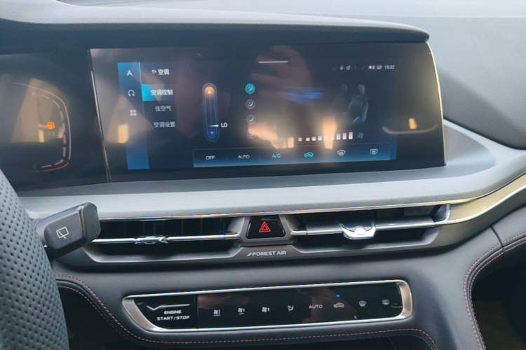 Used CHANGAN CS75 PLUS 2022 1.5T Automatic Luxury Model Audio And AC Panel