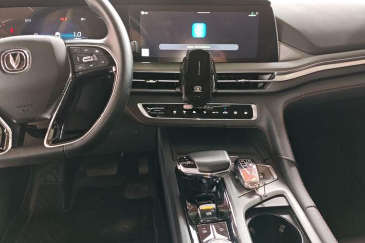 Used CHANGAN CS75 PLUS 2022 2.0T Automatic Pilot Version Audio And AC Panel