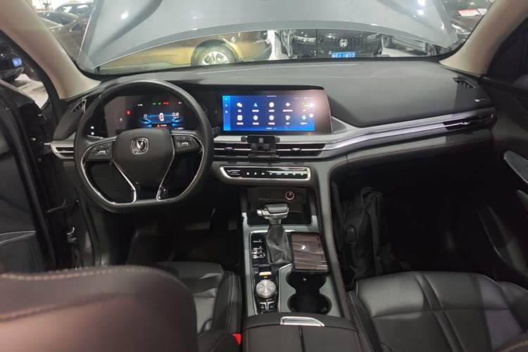 Used CHANGAN CS75 PLUS 2022 Classic Edition 1.5T Automatic Pioneer Model Center Console