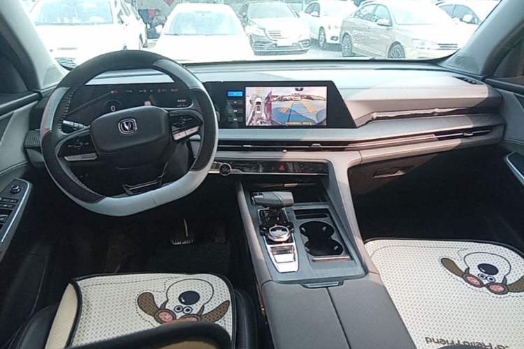 Used CHANGAN CS75 PLUS 2022 2nd Generation 1.5T Automatic Luxury Edition Center Console