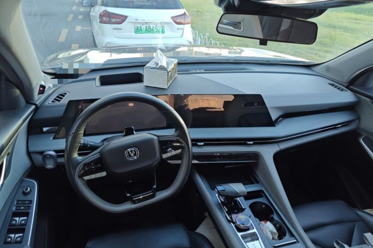 Used CHANGAN CS75 PLUS 2022 2nd Generation 1.5T Automatic Pilot Version Center Console