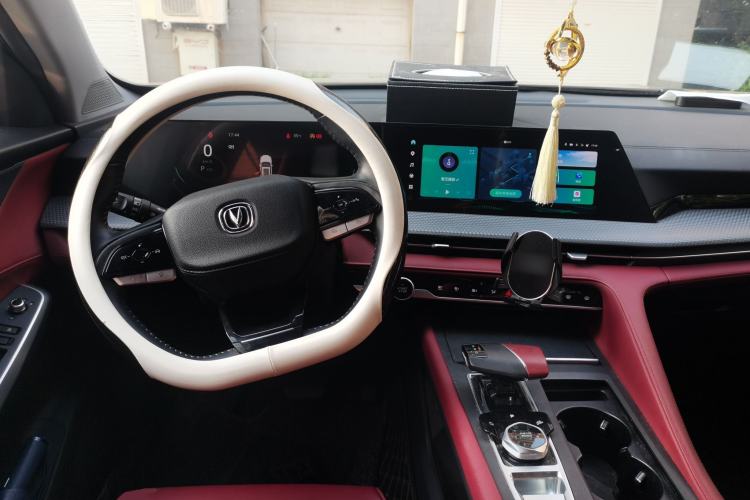 Used CHANGAN CS75 PLUS 2022 Second-Generation 2.0T Automatic Prestige Model Center Console