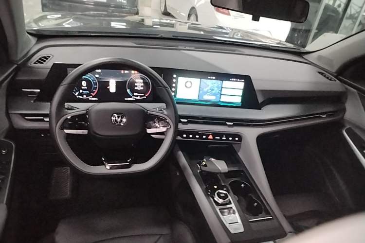Used CHANGAN CS75 PLUS 2022 2nd Generation 1.5T Automatic Prestige Version Center Console