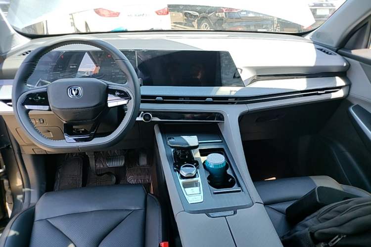 Used CHANGAN CS75 PLUS 2022 2nd Generation 1.5T Automatic Prestige Version Center Console