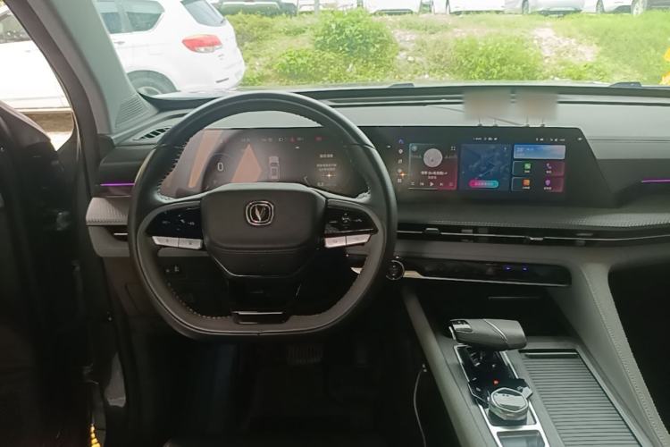 Used CHANGAN CS75 PLUS 2022 Second-Generation 2.0T Automatic Prestige Model Center Console