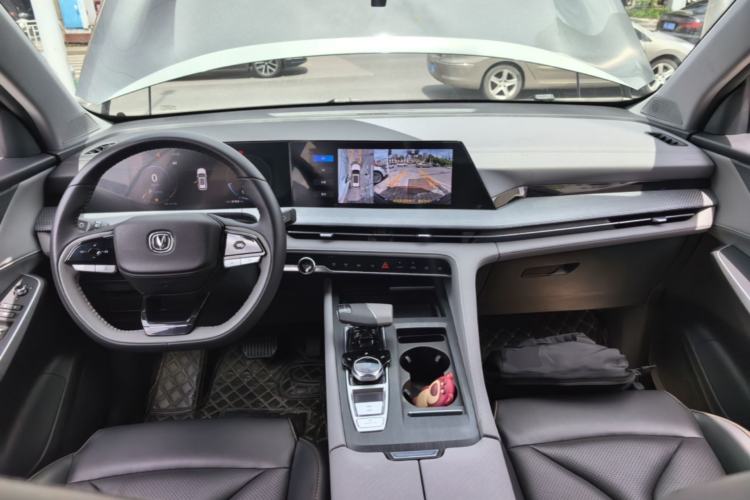 Used CHANGAN CS75 PLUS 2022 Second-Generation 2.0T Automatic Prestige Model Center Console
