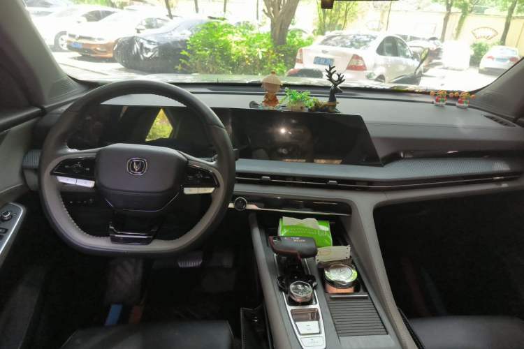 Used CHANGAN CS75 PLUS 2022 2nd Generation 1.5T Automatic Prestige Version Center Console