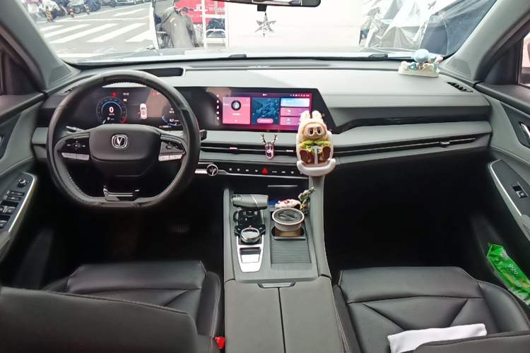 Used CHANGAN CS75 PLUS 2022 2nd Generation 2.0T Automatic Navigation Version Center Console