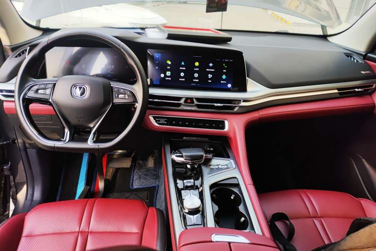Used CHANGAN CS75 PLUS 2022 Classic Edition 1.5T Automatic Pioneer Model Center Console
