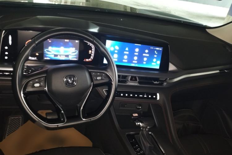 Used CHANGAN CS75 PLUS 2022 Classic Edition 1.5T Automatic Pioneer Model Center Console