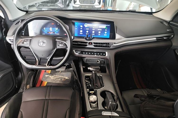 Used CHANGAN CS75 PLUS 2022 Classic Edition 1.5T Automatic Pioneer Model Center Console