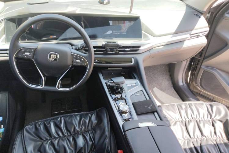Used CHANGAN CS75 PLUS 2022 1.5T Automatic Luxury Model Center Console