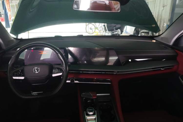 Used CHANGAN CS75 PLUS 2022 2nd Generation 1.5T Automatic Luxury Edition Center Console