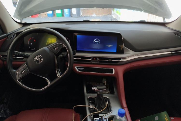 Used CHANGAN CS75 PLUS 2022 Classic Edition 1.5T Automatic Pioneer Model Center Console