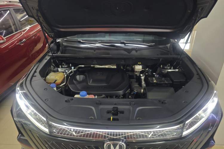 Used CHANGAN CS75 PLUS 2022 2nd Generation 1.5T Automatic Prestige Version Engine Bay