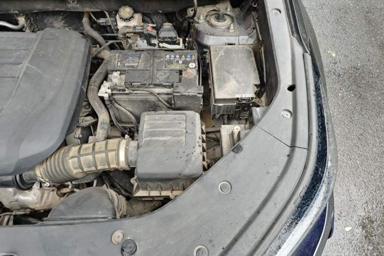 Used CHANGAN CS75 PLUS 2022 Second-Generation 2.0T Automatic Prestige Model Engine Bay Left