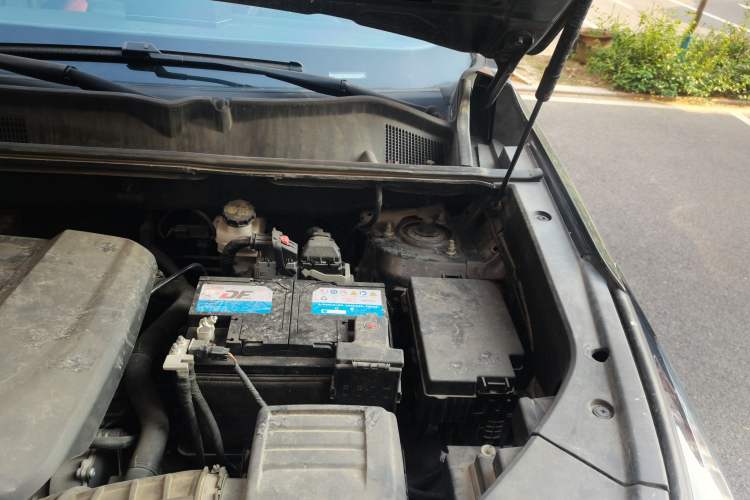 Used CHANGAN CS75 PLUS 2022 Second-Generation 2.0T Automatic Prestige Model Engine Bay Left