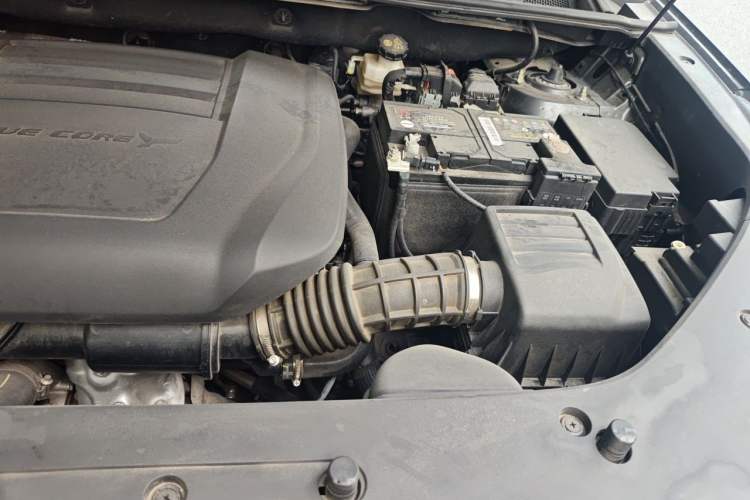 Used CHANGAN CS75 PLUS 2022 Second-Generation 2.0T Automatic Prestige Model Engine Bay Left