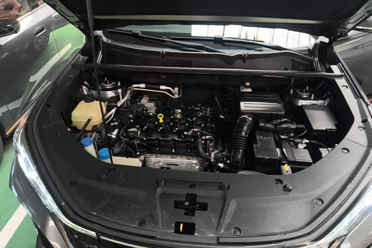 Used CHANGAN CS75 PLUS 2022 Classic Edition 1.5T Automatic Pioneer Model Engine Bay