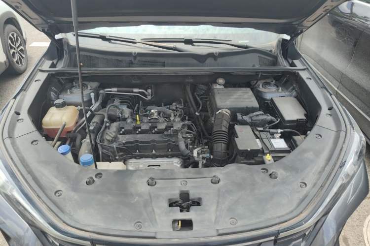 Used CHANGAN CS75 PLUS 2022 Classic Edition 1.5T Automatic Pioneer Model Engine Bay