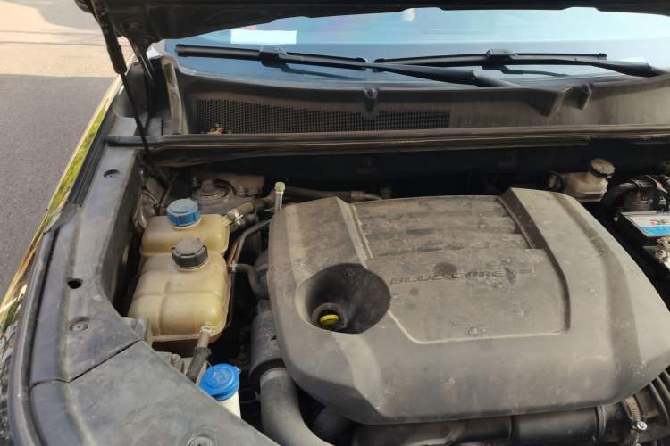 Used CHANGAN CS75 PLUS 2022 Second-Generation 2.0T Automatic Prestige Model Engine Bay Right