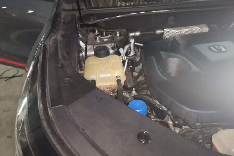Used CHANGAN CS75 PLUS 2022 2nd Generation 1.5T Automatic Prestige Version Engine Bay Right