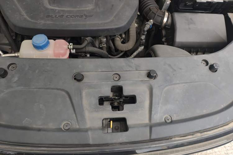 Used CHANGAN CS75 PLUS 2022 2nd Generation 1.5T Automatic Prestige Version Engine Bay