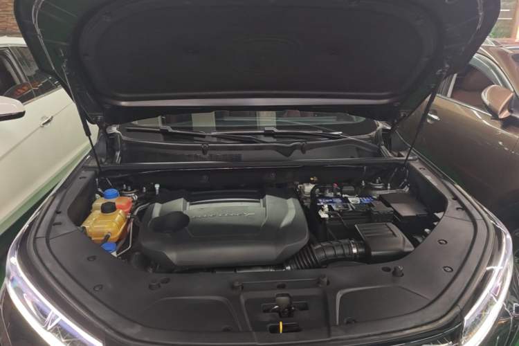 Used CHANGAN CS75 PLUS 2022 Second-Generation 2.0T Automatic Prestige Model Engine Bay